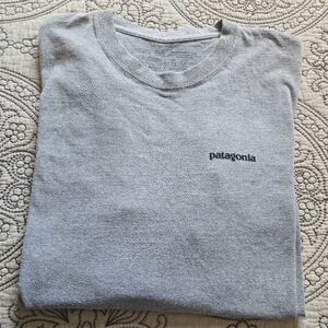 Patagonia Mens Long Sleeved P-6 Logo Responsibili-Tee Size Medium Gray Color